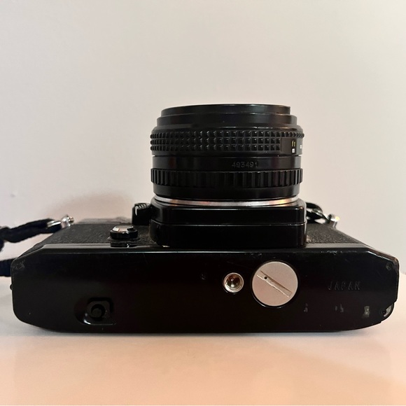 Vintage Film Camera - Ricoh KR-5 Super SLR with Rikenon 50mm f/2 Prime Lens - Picture 8 of 10